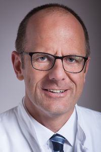 Direktor eines Zentrums Univ.-Prof. Dr. med. Thomas Wündisch 