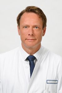 Direktor der Neurologischen Klinik Prof. Dr. Dr. med. Hagen B. Huttner 
