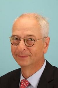 Klinikdirektor Univ.-Prof. Dr. med. dent. Dr. med. Hans-Peter Howaldt 