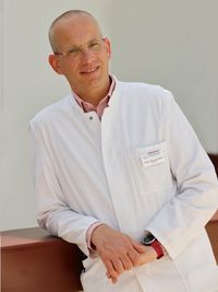 Chefarzt PD Dr. med. Lars Hüter M.A.